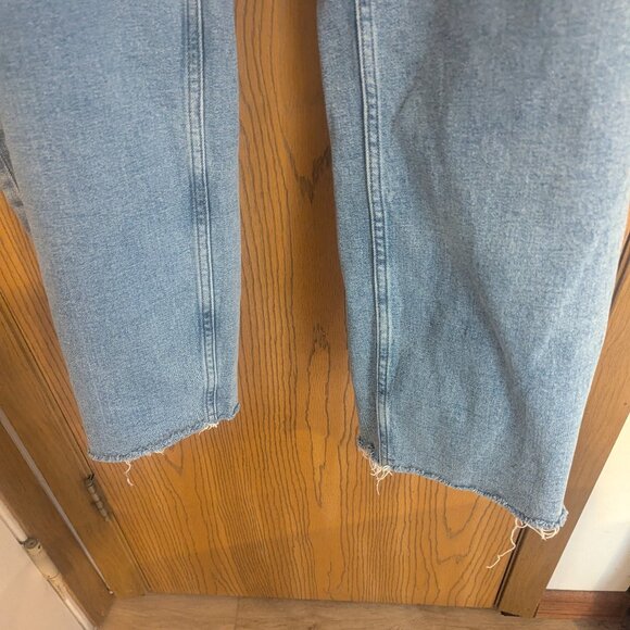 Abercrombie and Fitch Ultra High Rise Ankle Straight Distressed Hem Jeans 36/22R - Picture 4 of 6